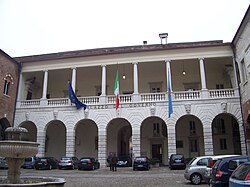 Il cortile del Broletto di Brescia