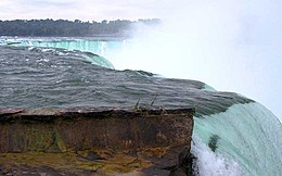 Cascata a ferro di cavallo vista da Goat Island sul lato di New York