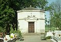 Kalkstein-Mausoleum