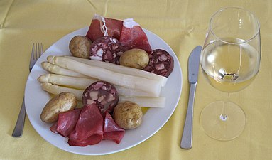 White asparagus with potatoes, melted butter, smoked ham and red brawn