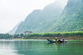 Bateau Phong Nha.jpg