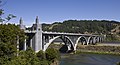 Die Rogue River Bridge über den Rogue River bei Gold Beach / Oregon