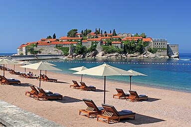 Пляж отеля Aman Sveti Stefan в 2019 году