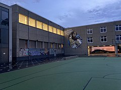 Turnhalle mit Basketballplatz