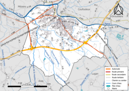 Carte en couleur présentant le réseau hydrographique de la commune