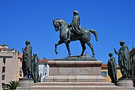 Napoléon sur son cheval- Place Charles-de-Gaulle.