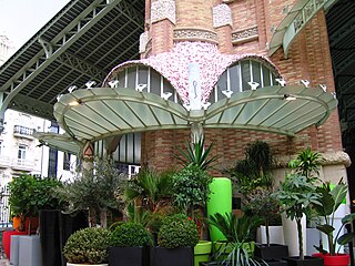 Trencadís a la façana del Mercat de Colom de València