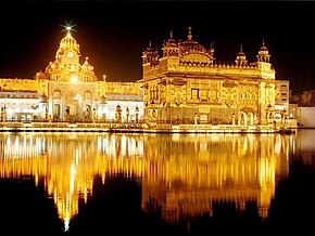 Vedere nocturnă a Templului de Aur (Harmandir Sahib)