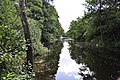 Der gut erhaltene Wassergraben, der heute das Fort von den Schrebergärten trennt