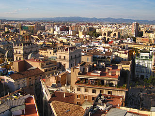 Vista del Palau de la Generalitat des del Micalet, amb la Serra Calderona al fons