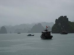 Vy från Halong-bukten