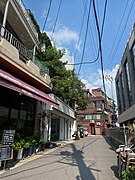 Haebangchon itaewon alley 2.jpg