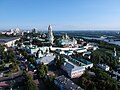 Lavra izeneko ingurune monastiko monumentala.