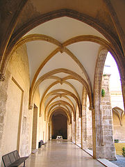 Claustre Gòtic del Convent del Carme.