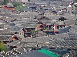 Tetti nel vecchio centro della città di Lijiang