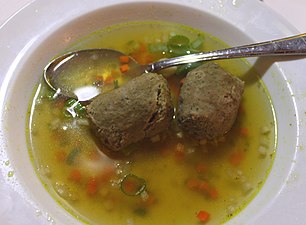 Leberknödelsuppe