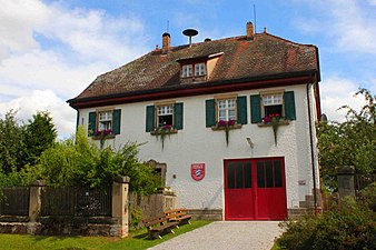 Das Schloss mit Feuerwehr-Garage