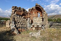 ویرانه‌های a 4th-century single-aisle chapel at the west side of the Garni cemetery.