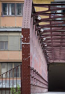 Català: Detall de l'entramat de ferro del pont de les Peixateries Velles Italiano: Dettagli della griglia in ferro del ponte dei Vecchi Pescivendoli.