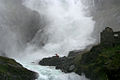 Le cascate Kjosfoss sul percorso della Flåmsbana, la linea ferroviaria che porta da Flåm a Myrdal