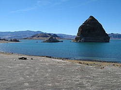 Lago Pyramid