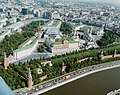 Kremlin de Moscú. Levantado como grad (fortaleza eslava) en la confluencia de dos ríos en el siglo XI (aunque, como casi todos los castillos, el lugar había sido utilizado con fines defensivos desde mucho antes), fue destruido en 1237 y reconstruido desde 1339.