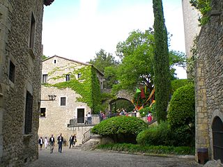 Català: Barri vell a la zona dels Banys Arabs. English: Girona's Old Town at the Arabian Baths zone. Italiano: Il Centro storico nella pressi dei Bagni Arabi.