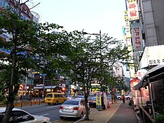 Hyeonam Rd. 현암로 (33765706684).jpg