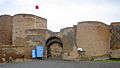 English: The Lion Gate after restoration. Français : La Porte au Lion après restauration.