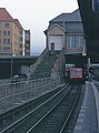 Südaufgang der Stadtbahn – das Ringbahngleis ist zum Stadtbahnsteig hin verschwenkt