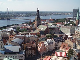 Pandangan kota Lama Riga dari Gereja St. Peter.