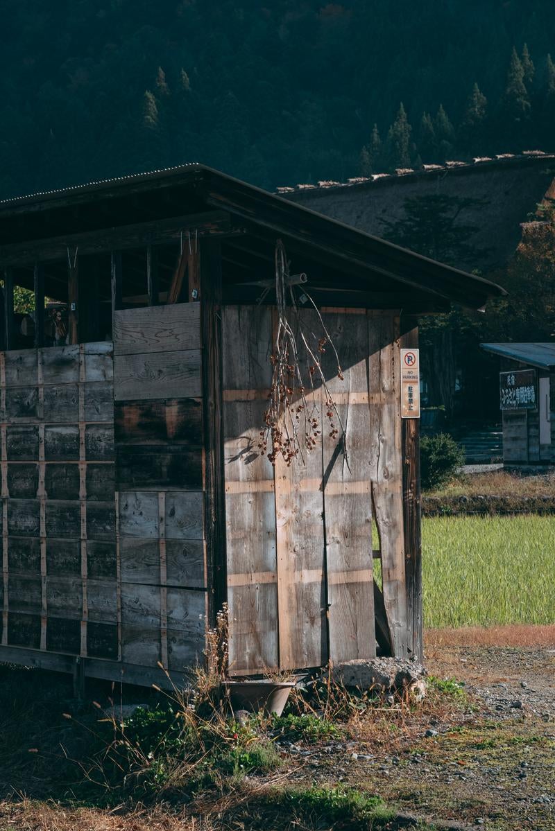 古びた納屋の写真