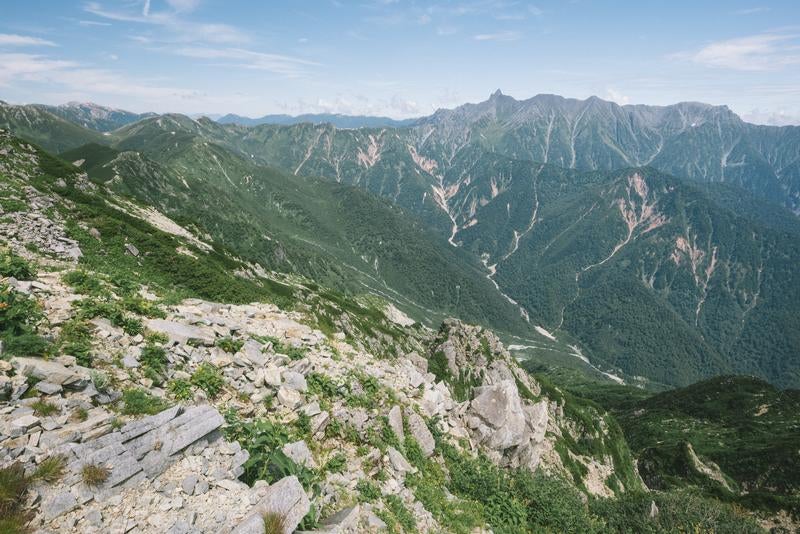 笠ヶ岳から見る穂高連峰の写真