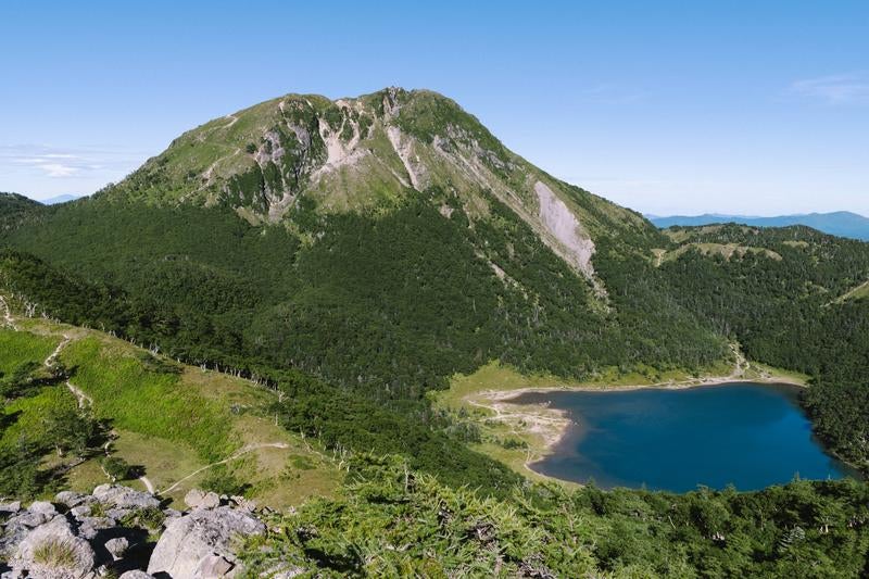 五色沼と白根山の写真