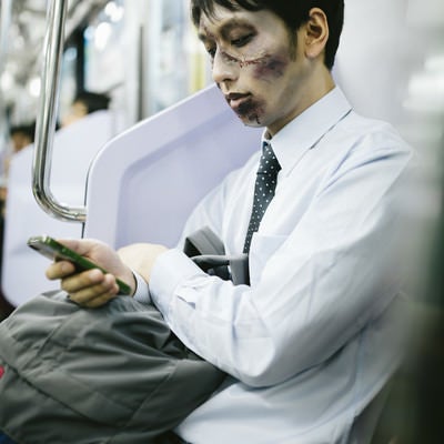 同じ車両にブラック企業に勤める地縛霊がいたの写真