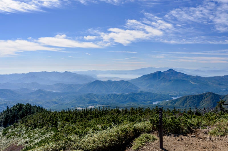 西大巓から見る磐梯山（ばんだいさん）の写真