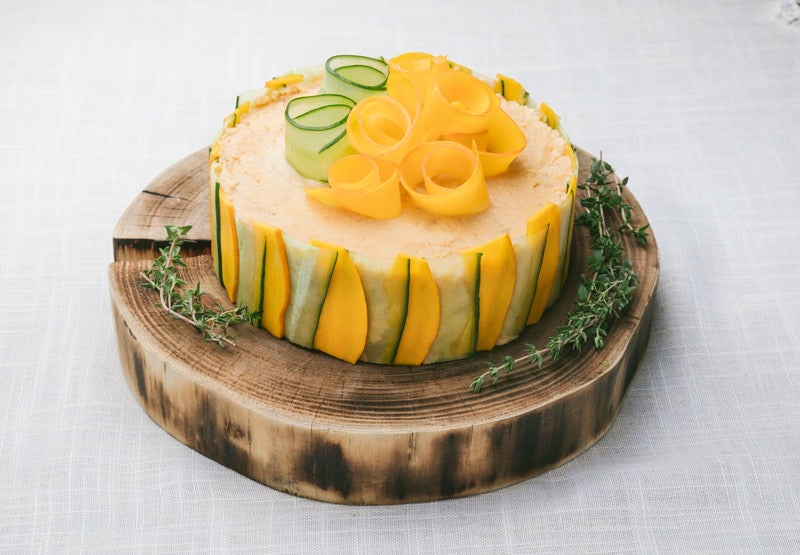 低糖質な野菜ケーキ「ベジデコサンドケーキ」の写真