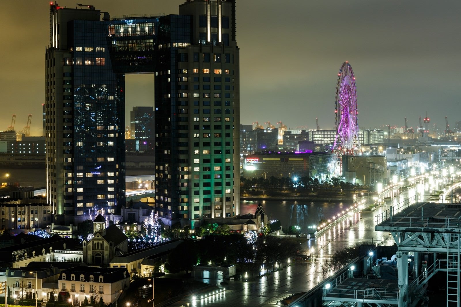 「雨のお台場夜景」の写真