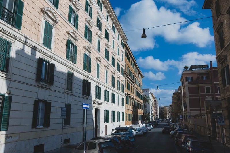 イタリアのマンション街の写真