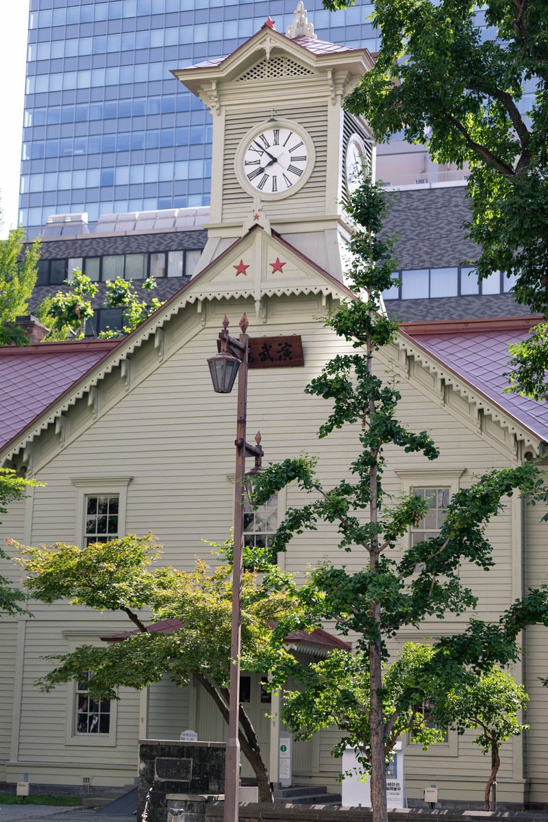 歴史的建造物の札幌市時計台（北海道札幌市中央区）の写真