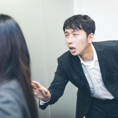 「ちょ、待てよ！」と部下を呼び止める木村部長の写真