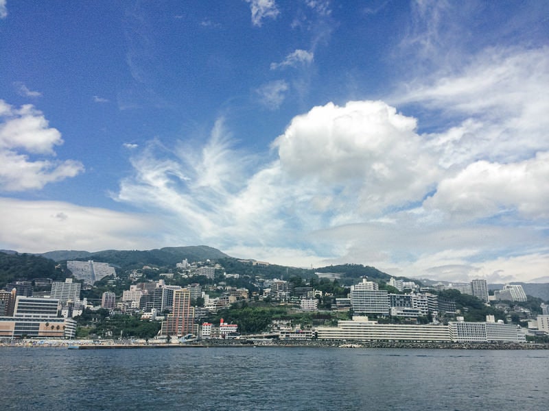 熱海と青空の写真