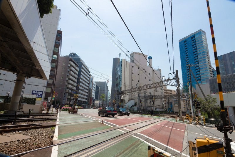 代々木駅前の踏切の写真