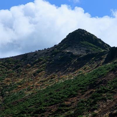 安達太良山の山肌と山頂の魅力の写真