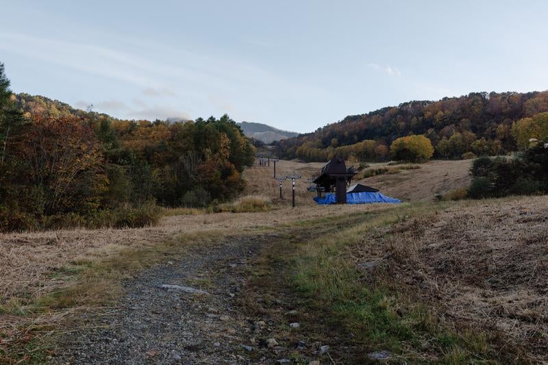 磐梯山裏磐梯登山口、リフトとともに楽しむ登山道の写真