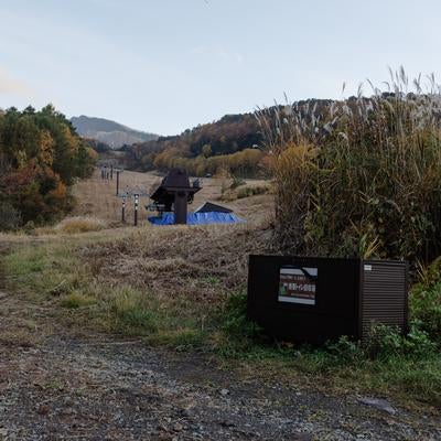 磐梯登山口からのリフトと登山道の写真