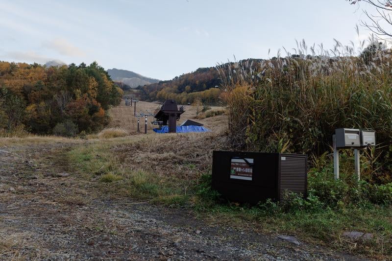 磐梯登山口からのリフトと登山道の写真