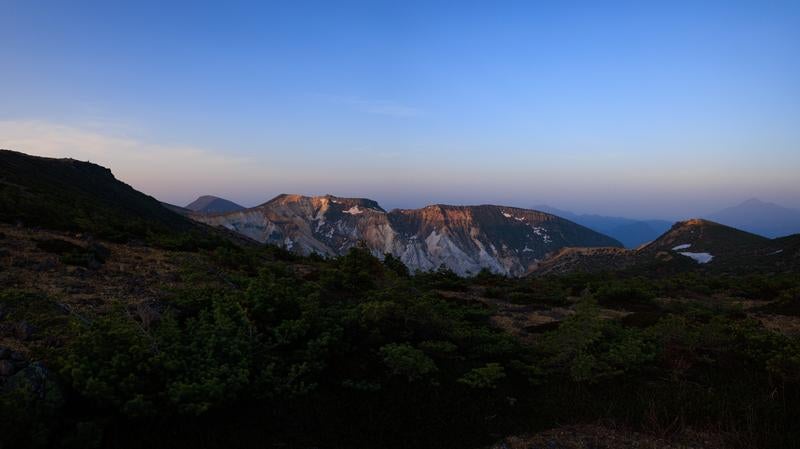 安達太良山舟明神で迎える新しい朝の写真