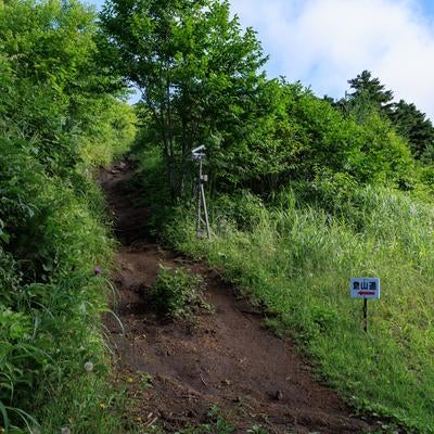 猪苗代登山口から始まる磐梯山の山道の写真