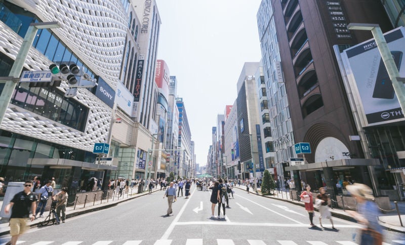 銀座四丁目（歩行者天国の様子）の写真